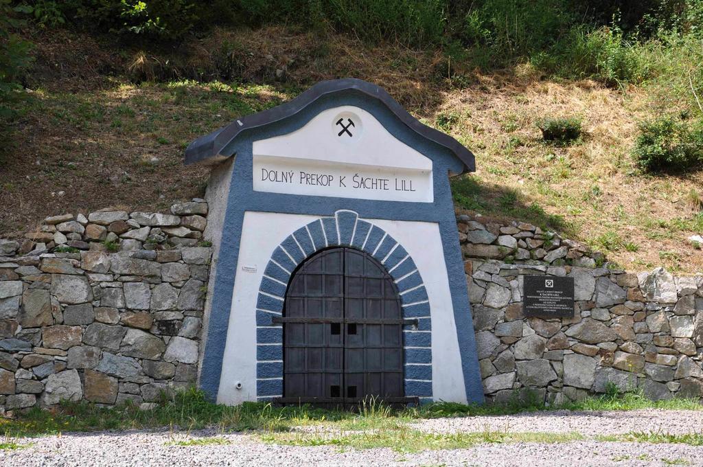 Penzion Bansky Dom Banská Štiavnica Exteriör bild