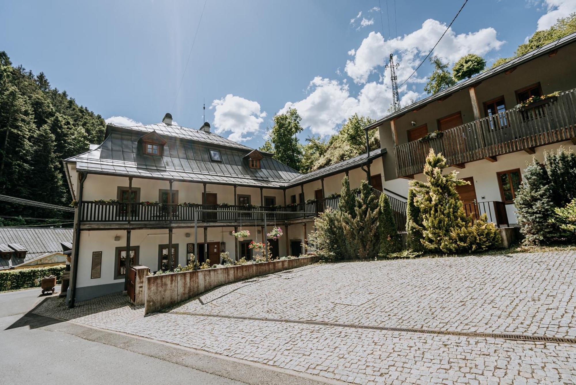 Penzion Bansky Dom Banská Štiavnica Exteriör bild