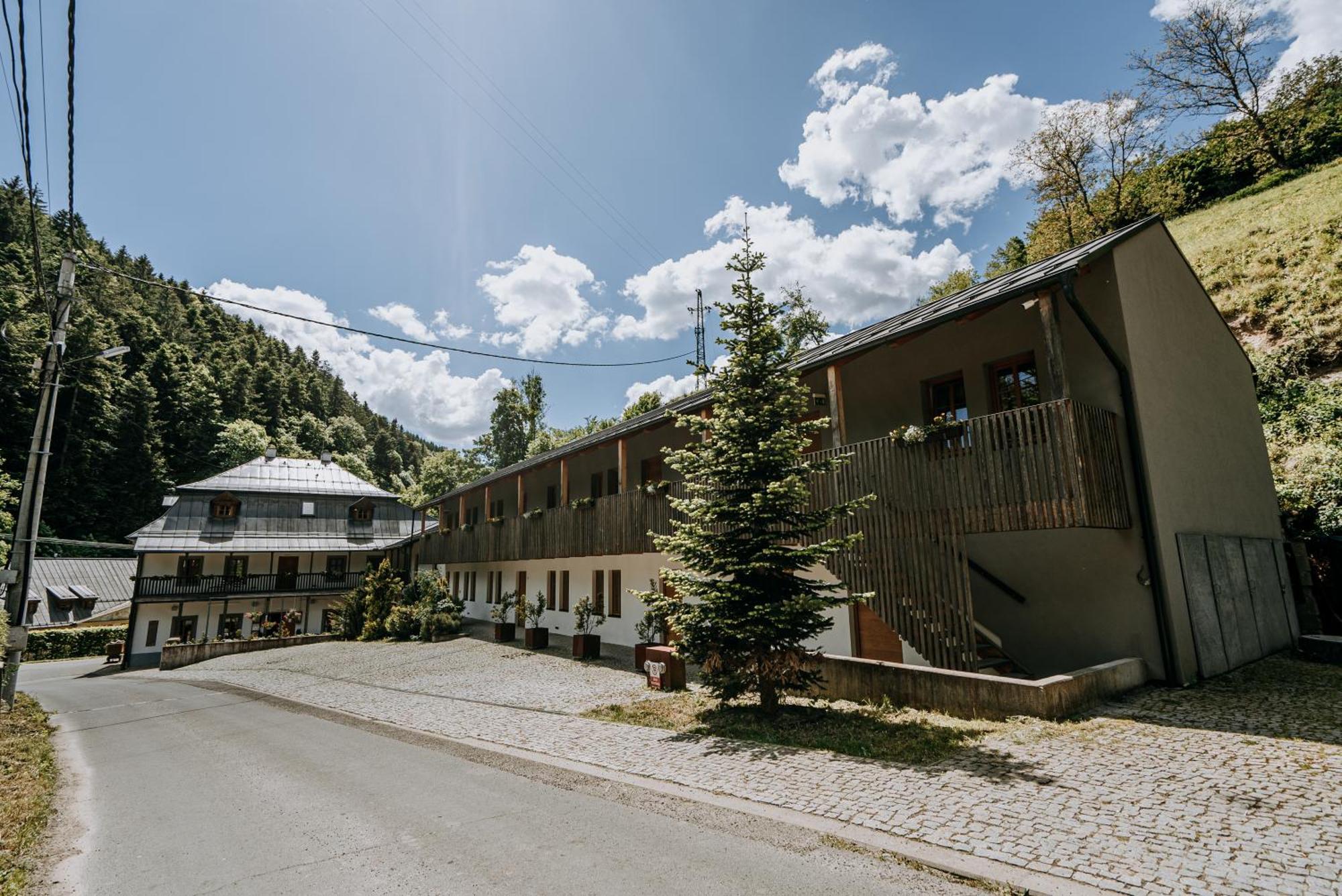 Penzion Bansky Dom Banská Štiavnica Exteriör bild