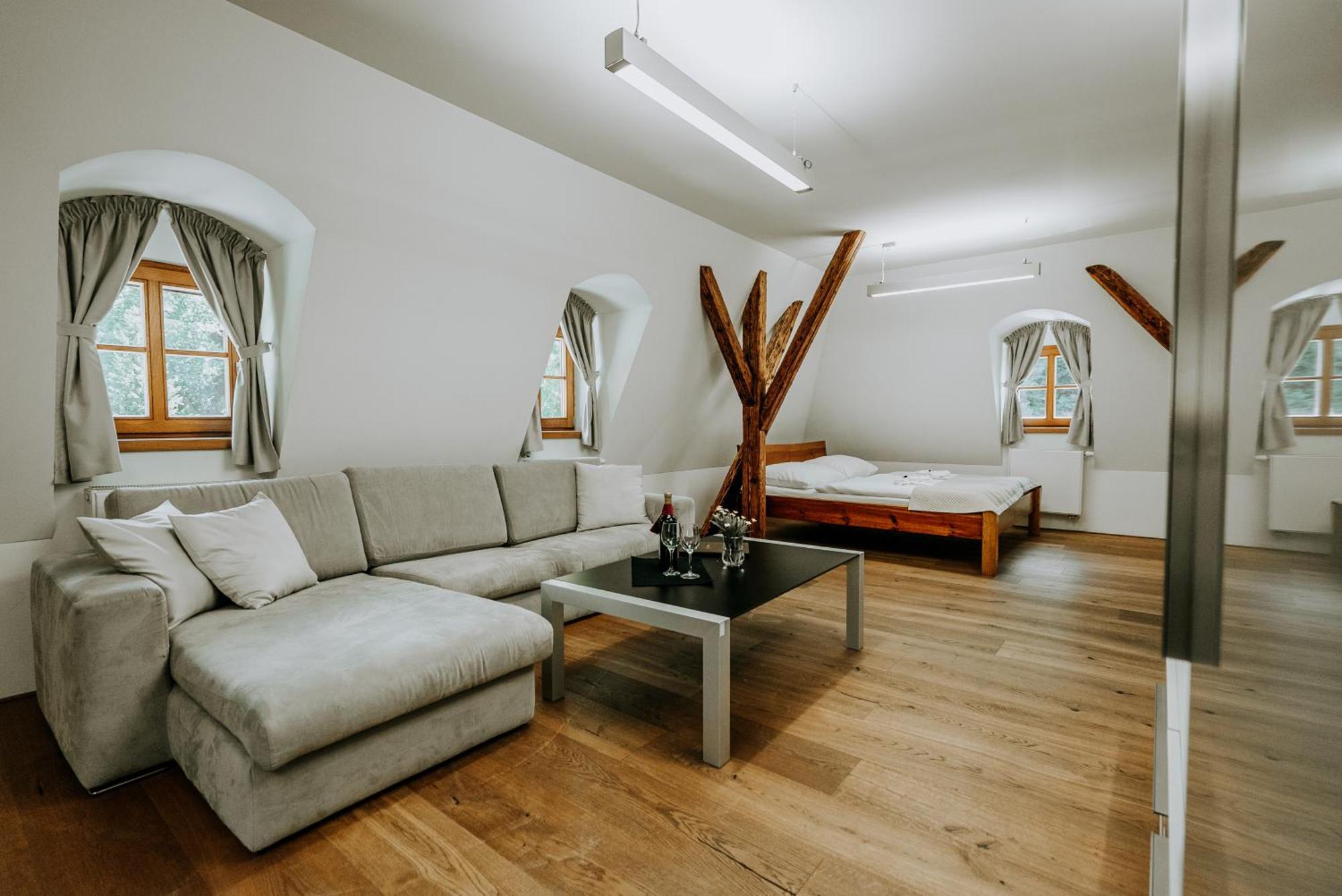 Penzion Bansky Dom Banská Štiavnica Exteriör bild